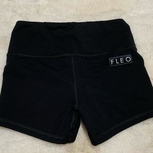 Black fleo 3.25 shorts